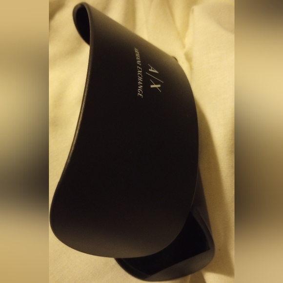 Armani Exchange Eye Glasses, Case Hard Case Clam Shell Rounded Sunglass Black - Picture 8 of 9